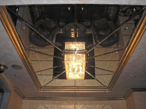 Стеклянные и зеркальные потолки