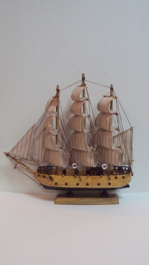 Модель деревянного парусника